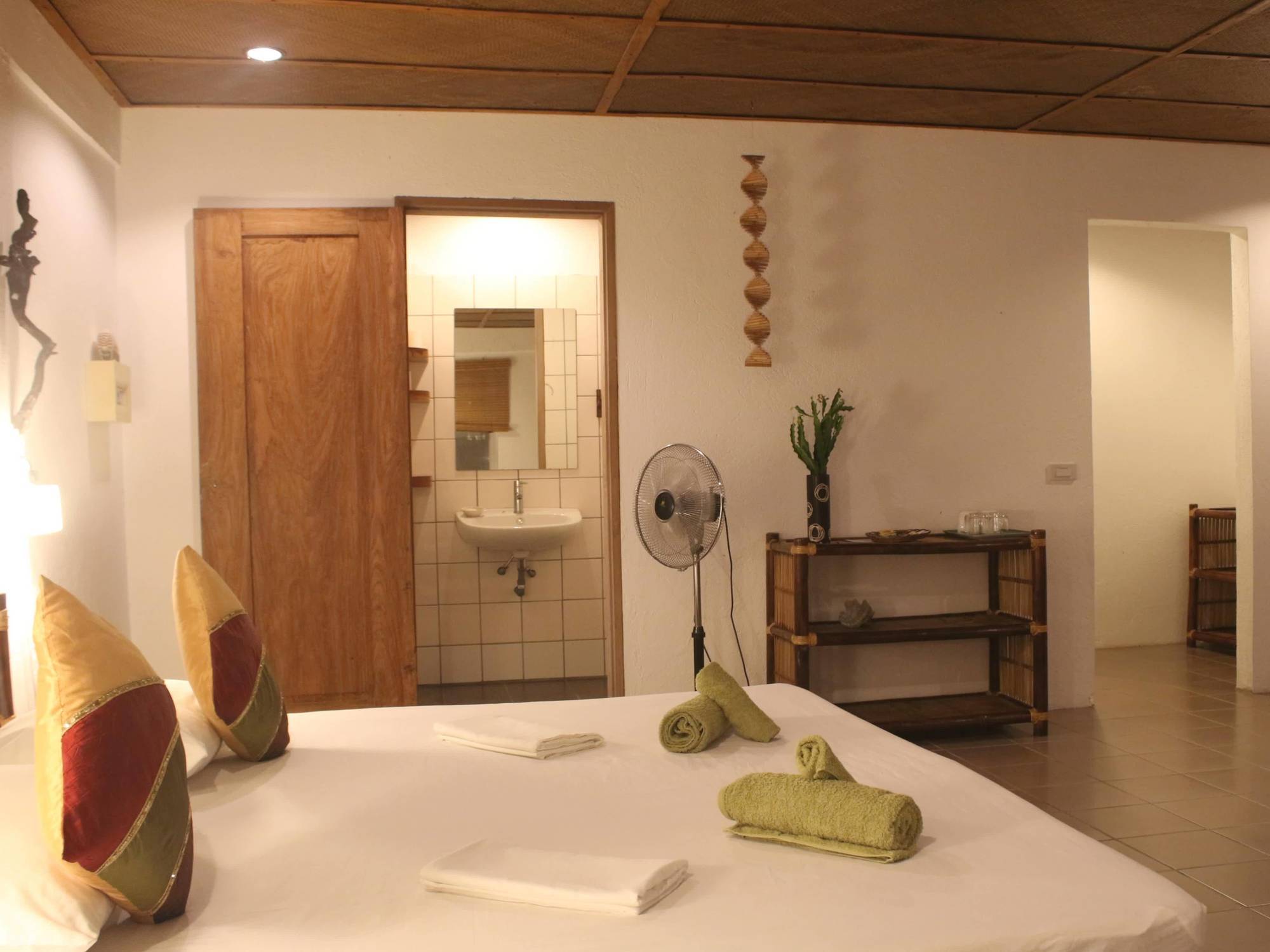Chindonan Dive And Beach Resort Coron Exterior photo